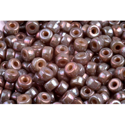 Matubo Round 2/0 Opaque Ivory Nebula 13020/15001 | Czech Beads