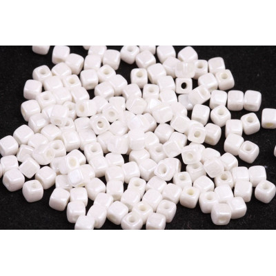 Cubix 4x4 mm N. 4 ALABASTER LUSTER