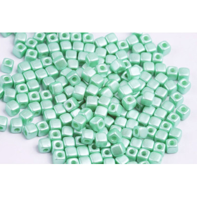 Cubix 4x4 mm N. 29 PASTEL LIGHT GREEN/CHRYSOLITE