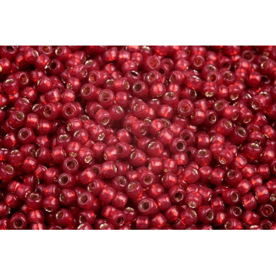 TOHO Round 8/0 Seed Beads Silver-Lined Milky Pomegranate 2113