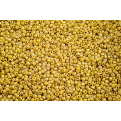 TOHO Round 15/0 Lemongrass Semi Glazed Rainbow 2630F | TOHO Beads