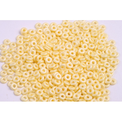 O-Bead 4 mm N. 66 Alabaster Pastel Yellow