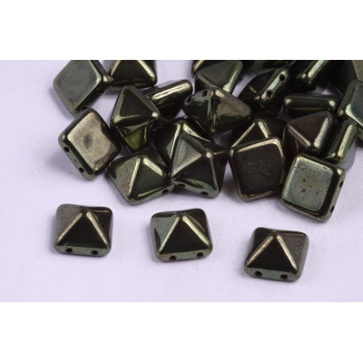 Pyramid Beads  N. 38 JET RED LUSTER