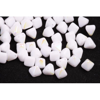 Pyramid Beads N. 85 WHITE ALABASTER AB