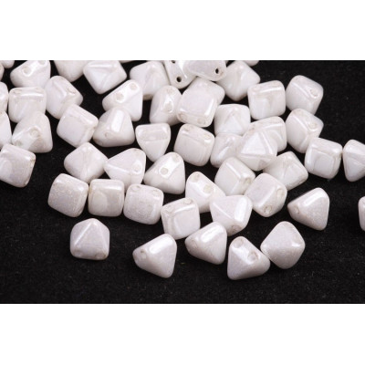 Pyramid Beads N. 86 WHITE ALABASTER LUSTER