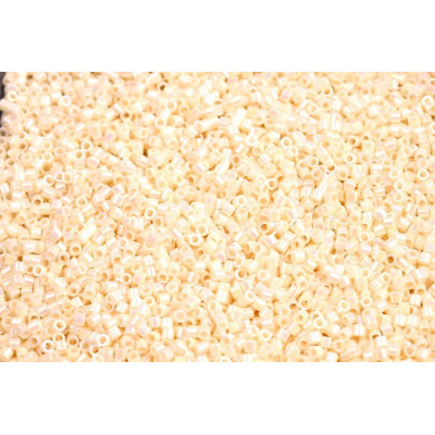 MIYUKI Delica 15/0 N. 330 OPQ CREAM AB
