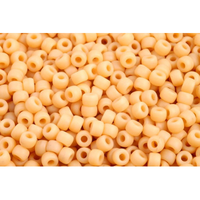 Matubo Round 6/0 Czech Seed Beads Ivory Matte 13020/84110