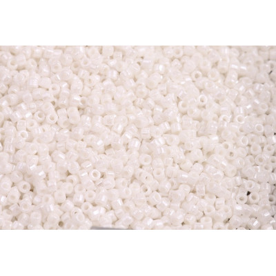 Matubo Seed Beads 10/0 Chalk White Luster 03000-14400 | Glass Beads