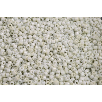 Matubo Seed Beads 10/0 Chalk Light Green Luster 03000-14457