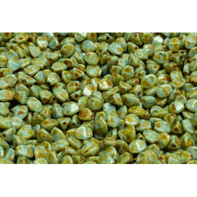 Pinch Beads 5x5mm Opaque Green Spotted 65326 | Rutkovsky Glass