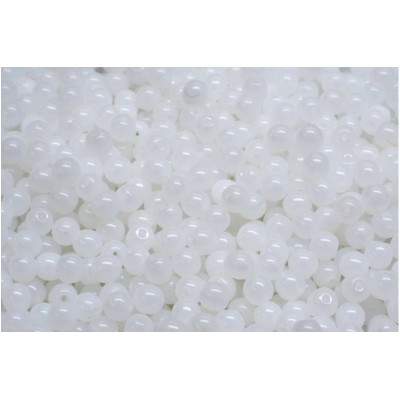 Round Beads 4mm Chalk White 02010 | Rutkovsky Czech Glass