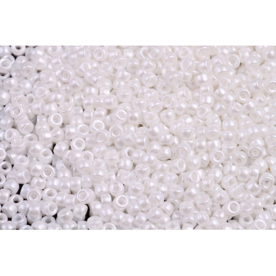 Czech Seed Beads 8/0 Pastel Snow White 25001 | Matubo Glass Beads