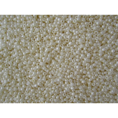 TOHO Round 11/0 Navajo White 122 | Japanese Glass Seed Beads