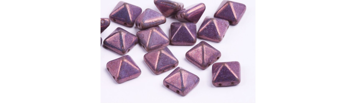 Perle Pyramid Stud Rutkovský 12x12mm | Vetro Ceco